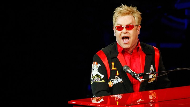 Elton John durante a turnê "The Red Piano", em 2009 (Foto: Ethan Miller / Getty Images)