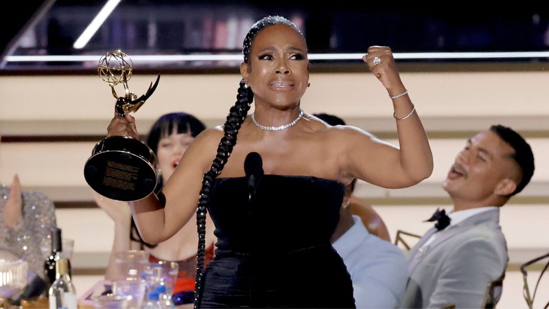 Sheryl Lee Ralph vencedora no Emmy 2022 (Foto: Kevin Winter/Getty Images)