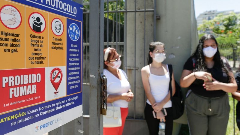 Estudantes na fila do Enem realizado em janeiro de 2021 (Foto: Andre Coelho/Getty Images)