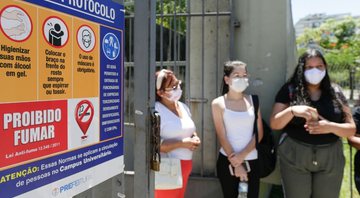 Estudantes na fila do Enem realizado em janeiro de 2021 (Foto: Andre Coelho/Getty Images)