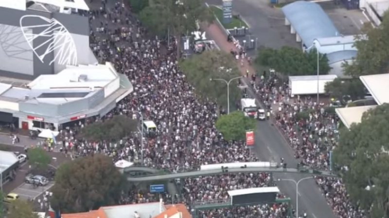 Evento em homenagem a Bon Scott, do AC/DC (Foto: Reprodução/9 News Perth)