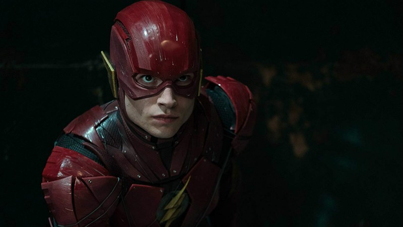 Ezra Miller como Flash em Liga da Justiça (Foto: Divulgação)