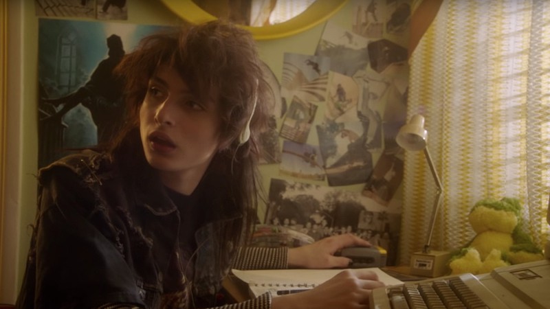 Finn Wolfhard no clipe "Take On Me", do Weezer (Foto:Reprodução)