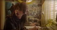 Finn Wolfhard no clipe "Take On Me", do Weezer (Foto:Reprodução)