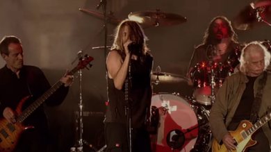 Taylor Hawkins e Dave Grohl do Foo Fighters e  Jimmy Page e John Paul Jones do Led Zeppelin (Foto: Reprodução/Youtube)