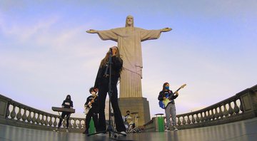 Banda com músicos mirins tocou clássico de Rita Lee aos pés do monumento - Divulgação