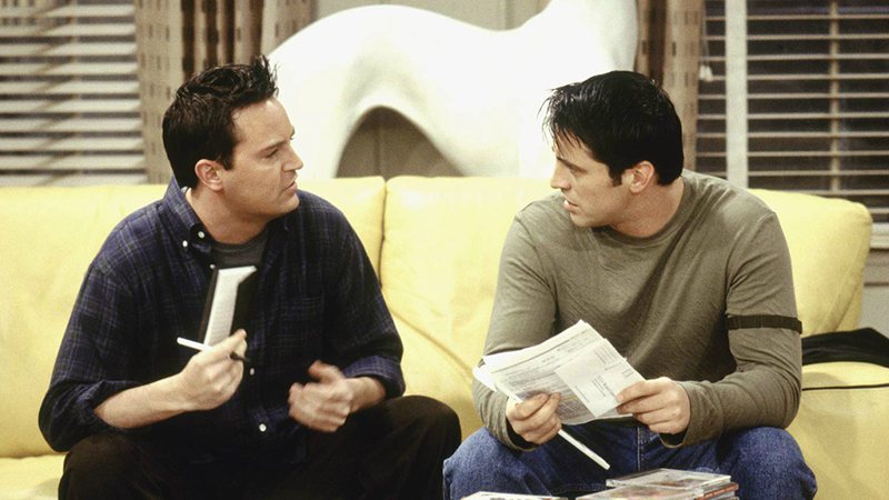 Chandler e Joey em Friends (Foto: Reprodução)