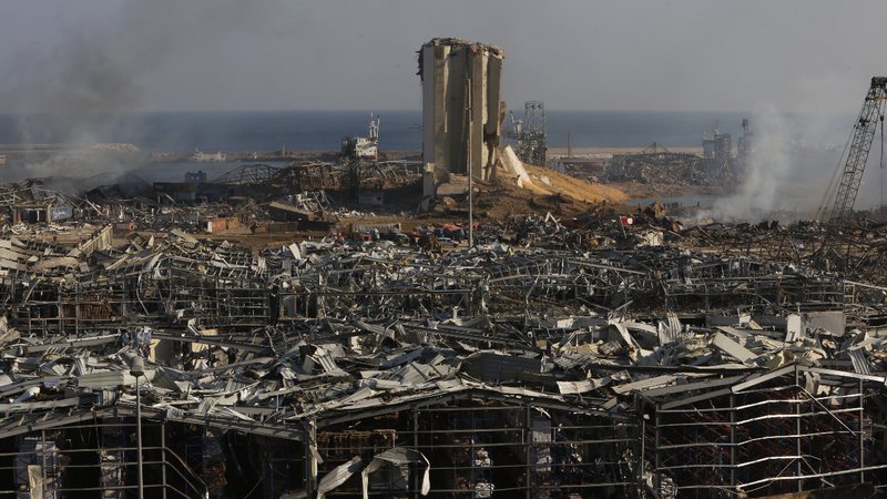 Região portuária de Beirute, momentos após a explosão (foto: Getty Images/ Marwan Tahtah)