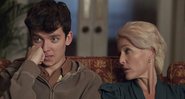 Gillian Anderson e Asa Butterfield em Sex Education (Foto: Reprodução)