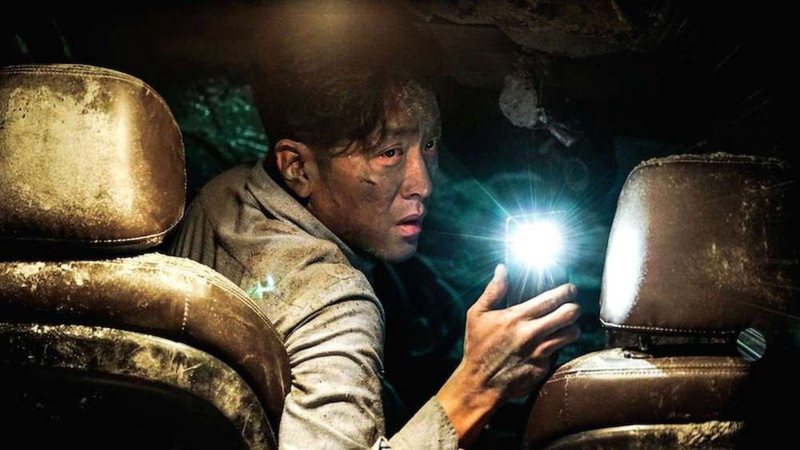 Ha Jung-woo em O Túnel (Foto: Divulgação)