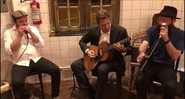 Haddad tocando violão em Curitiba (Foto: Reprodução / Instagram)