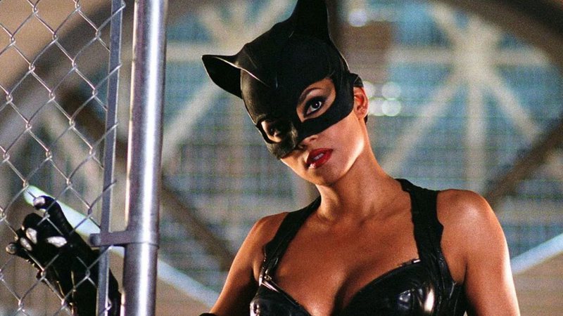 Halle Berry como Mulher-Gato (Foto: Reprodução / Twitter)