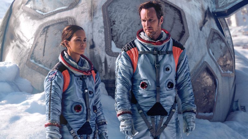 Halle Berry e Patrick Wilson em Moonfall (Foto: Divulgação)