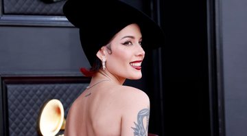 Halsey no Grammy 2022 (Foto: Frazer Harrison/Getty Images)