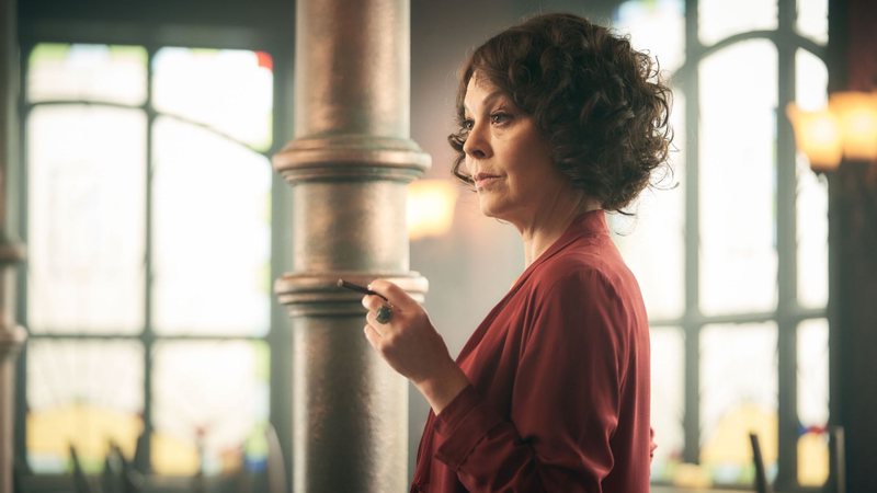 Helen McCrory como Polly Gray em Peaky Blinders (Foto: Reprodução / Twitter)