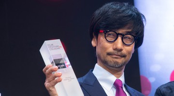 Hideo Kojima recebe prêmio de direção criativa no festival de cinema de Colônia (Foto: Malte Ossowski/ AP)