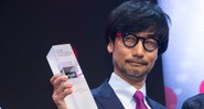 Hideo Kojima recebe prêmio de direção criativa no festival de cinema de Colônia (Foto: Malte Ossowski/ AP)