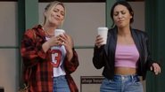 Hilary Duff e Francia Raisa em How I Met Your Father (Foto: Reprodução/Hulu)