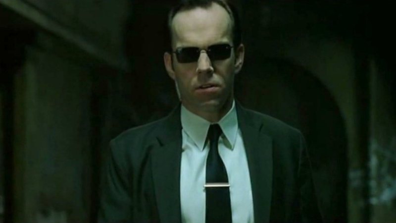 Hugo Weaving como Agente Smith em Matrix (Foto: Divulgação)