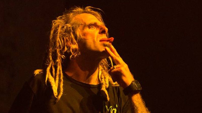 Randy Blythe no Rock In Rio 2015 (foto: reprodução Adil Guedes/Estácio/Divulgação)