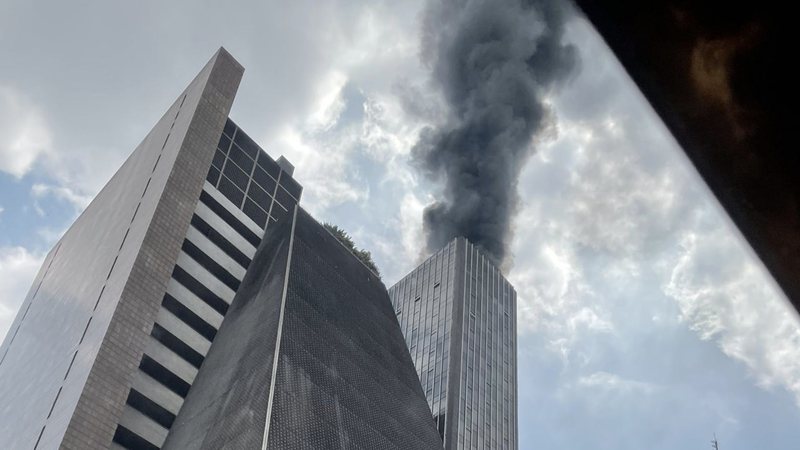 Incêndio em prédio da Avenida Paulista (Foto: Reprodução /Twitter)