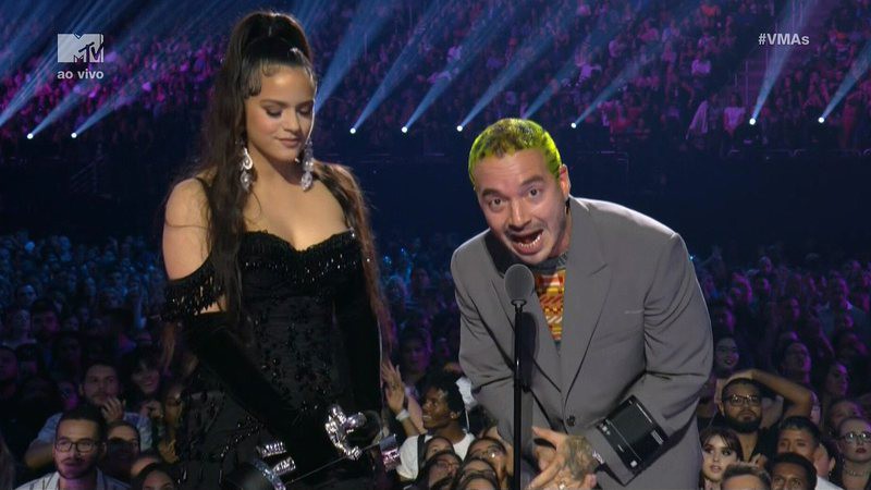 Rosalía e J Balvin (Foto: Reprodução/ MTV))