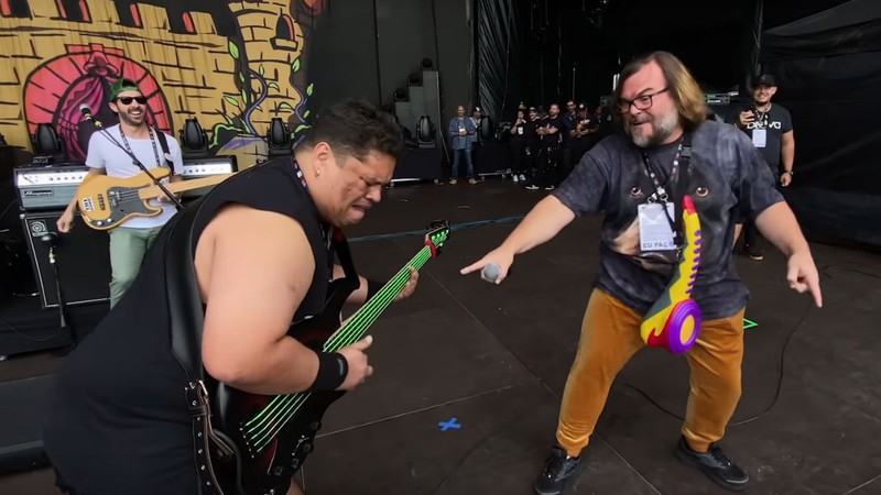 Jack Black e Júnior Groovador (Foto: Reprodução / YouTube)