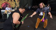 Jack Black e Júnior Groovador (Foto: Reprodução / YouTube)