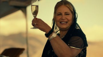 Jennifer Coolidge em The White Lotus (Foto: Reprodução/HBO)