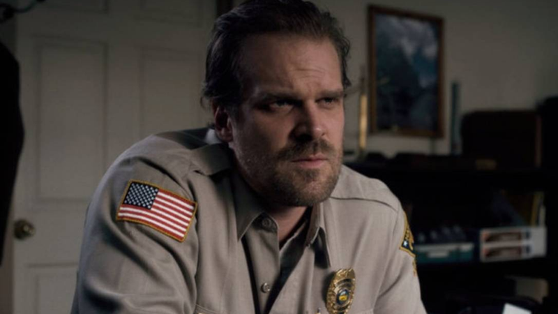 David Harbour em Stranger Things (Foto: Reprodução/Netflix)