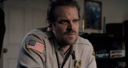 David Harbour em Stranger Things (Foto: Reprodução/Netflix)