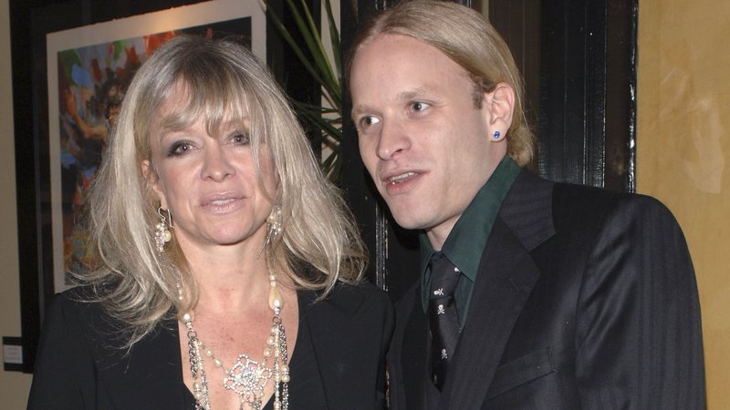 Jo Wood, ex-esposa de Ronnie Wood, e Jamie Wood, filho do casal (Foto: Stephen Shugerman / Getty Images)