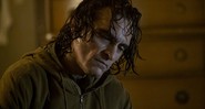 Joaquin Phoenix em Coringa (Foto: Reprodução Warner)