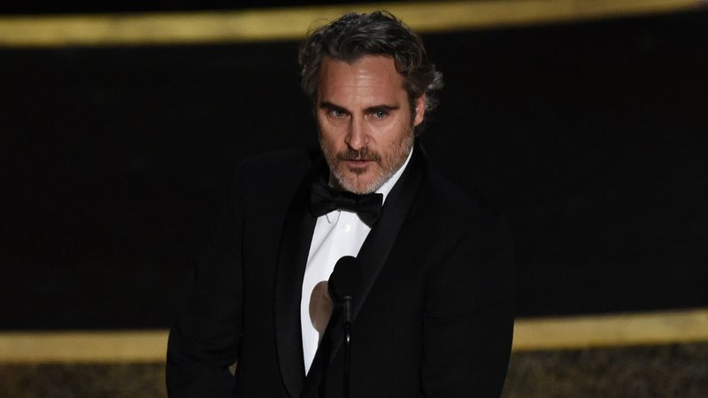 Joaquin Phoenix discursa após receber Oscar por Coringa em 2020 (Foto: Chris Pizzello/Invision/AP)