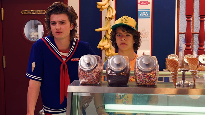 Joe Keery e Gaten Matarazzo em Stranger Things (Foto: Reprodução/Netflix)