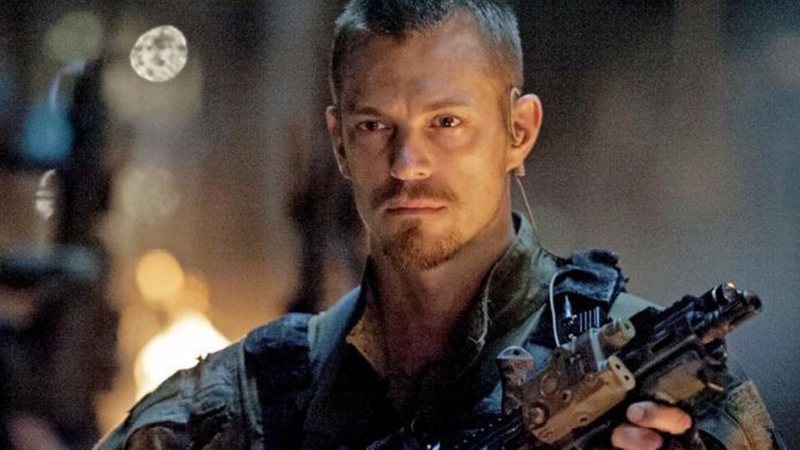 Joel Kinnaman como Rick Flag em Esquadrão Suicida (Foto: reprodução/vídeo)