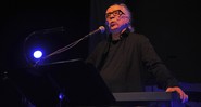 John Carpenter durante performance no Shepherd's Bush Empire, em Londres (Foto: KGC-138/STAR MAX/IPx/AP)