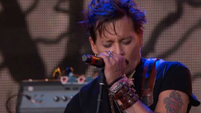 Johnny Depp se apresenta ao lado do Hollywood Vampires no Jimmy Kimmel Live (Foto: Reprodução)