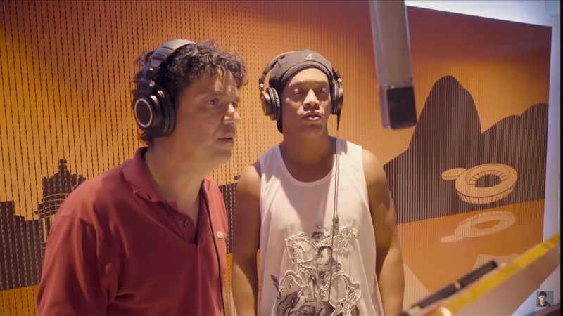 Jorge Vercillo e Ronaldinho Gaúcho (Foto: Reprodução / YouTube)