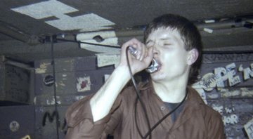 Ian Curtis no início do Joy Division (Foto: Reprodução/Facebook/Jonathan Crabbs)