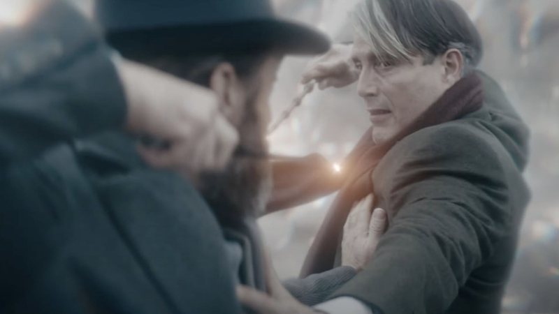 Jude Law e Mads Mikkelsen em Animais Fantásticos: Os Segredos de Dumbledore (Foto: Reprodução /Twitter)