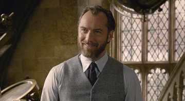 Jude Law como Albus Dumbledore em Animais Fantásticos (Foto: Reprodução/Warner)