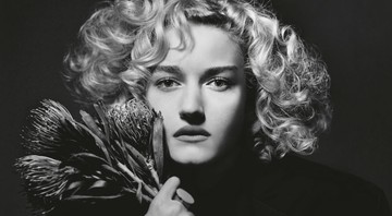 Julia Garner, no Calendário Pirelli 2019 (Foto: Albert Watson)