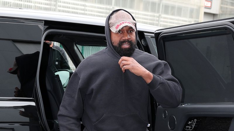 Em outubro, Kanye West afirmou na não acreditar em antissemitismo (Foto: Jacopo Raule / Getty Images)