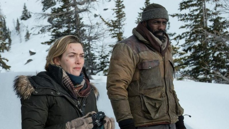 Kate Winslet e Idris Elba em Depois Daquela Montanha (Foto: Divulgação)