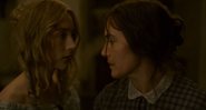 Kate Winslet e Saoirse Ronan em cena de Ammonite (Foto: Reprodução)