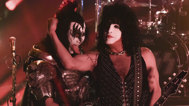 Gene Simmons e Paul Stanley, do Kiss, durante a turnê de despedida (Foto: Richard Shotwell/Invision/AP)