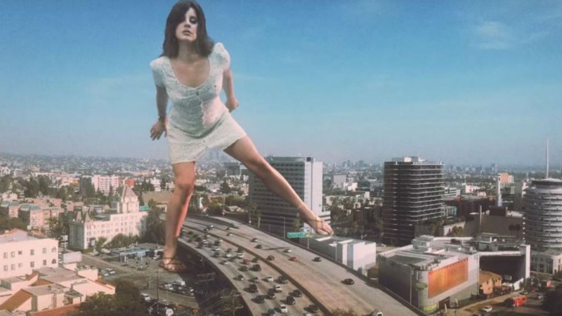 Lana del Rey gigante em clipe de "Doin'Time"(Foto: Youtube/divulgação)