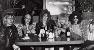 O Guns n' Roses, antes da fama, posa no Canter's Deli, da família do biógrafo Marc Canter - Canter's Deli