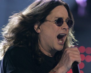 Contra o câncer: Ozzy doou sua caneca de estimação - AP